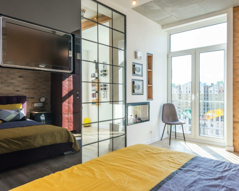 Sypialnia w stylu industrialnym, loftowym. Jak ją urządzić? Inspiracje i pomysły