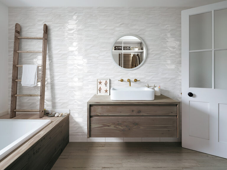 Płytki drewnopodobne w łazience – inspiracje, na ścianę, podłoga, Castorama