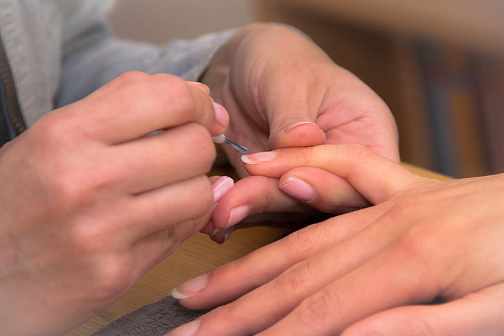 Jakie paznokcie są najzdrowsze? Jaka metoda najmniej niszczy paznokcie?